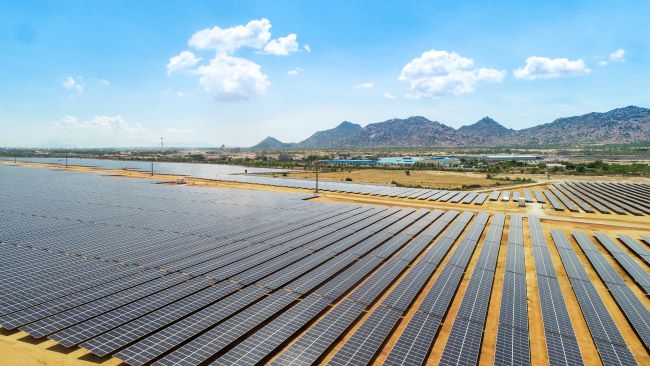 Thấy gì từ việc T&T Group của bầu Hiển thần tốc hoàn thành đường truyền tải điện từ Lào về Việt Nam?