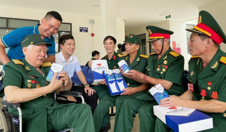 Kiện Cốt Vương đồng hành xoa dịu nỗi đau chiến tranh