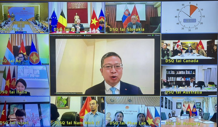 Thủ tướng: Sớm hoàn thiện chương trình hỗ trợ doanh nghiệp Việt Nam ra thế giới