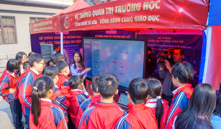 Trường Đại học Kinh tế phối hợp thí điểm, chuyển giao Hệ thống Quản trị Trường học số tại Trường THCS Cầu Giấy