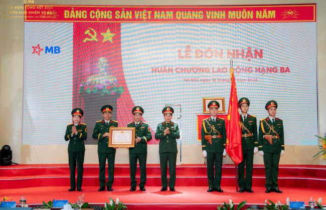 MB đón nhận Huân chương Lao động Hạng Ba