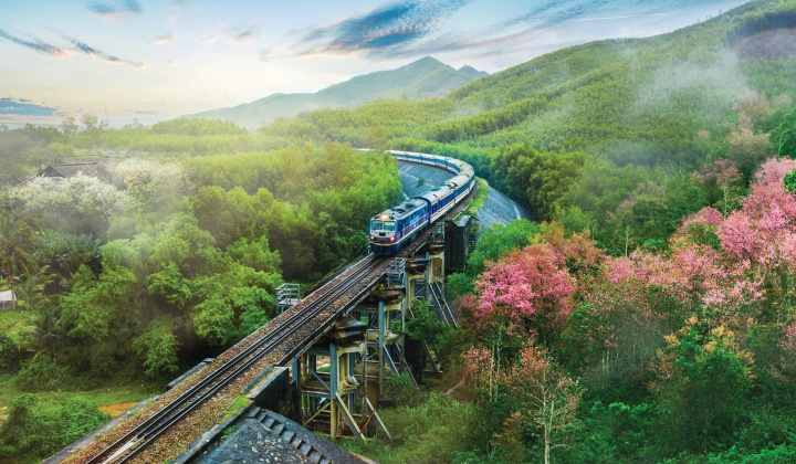 Hoàn thiện quy định về hạ tầng, vận tải và an toàn đường sắt