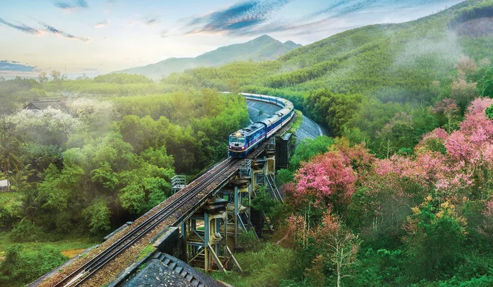 Hoàn thiện quy định về hạ tầng, vận tải và an toàn đường sắt