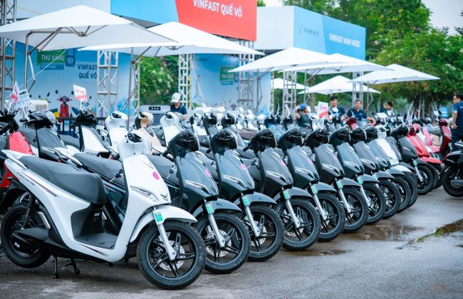 Feliz 2025 - Xe máy điện “đa-zi-năng” các gia đình và người đi làm