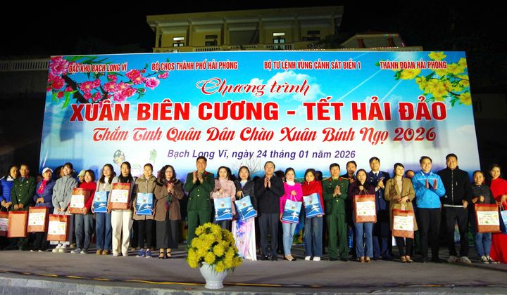 Tết sớm cùng quân và dân đặc khu Bạch Long Vĩ