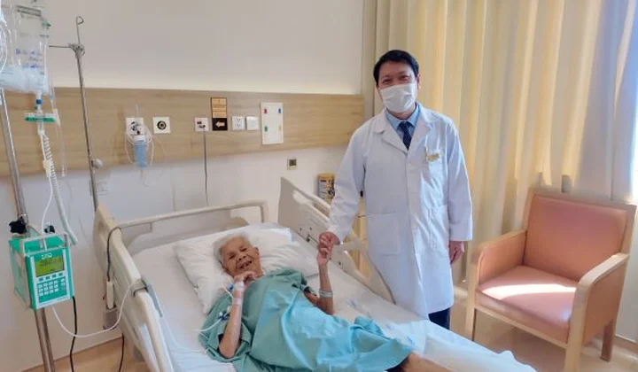 Ung thư dạ dày giai đoạn muộn: Cụ bà 88 tuổi hồi phục ngoạn mục tại Vinmec Nha Trang