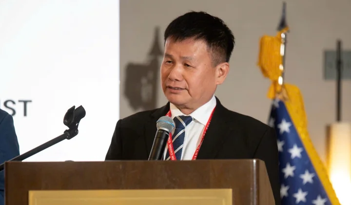 Doanh nhân Phạm Hồng Điệp được International American University trao tặng danh hiệu Viện sĩ Danh dự