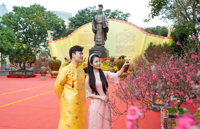 Hà Nội đón không gian hoa xuân lớn nhất tại vườn hoa Lý Thái Tổ