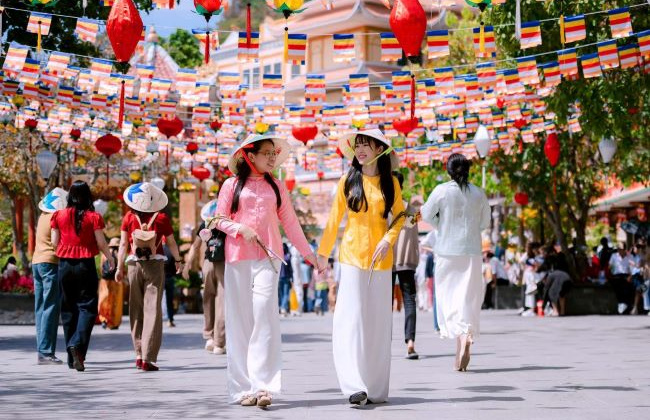 Lễ hội Xuân Bà Đen bừng sắc ngày đầu năm mới