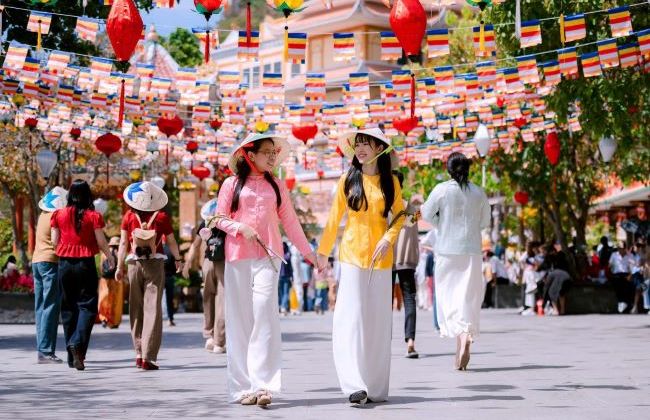 Lễ hội Xuân Bà Đen bừng sắc ngày đầu năm mới