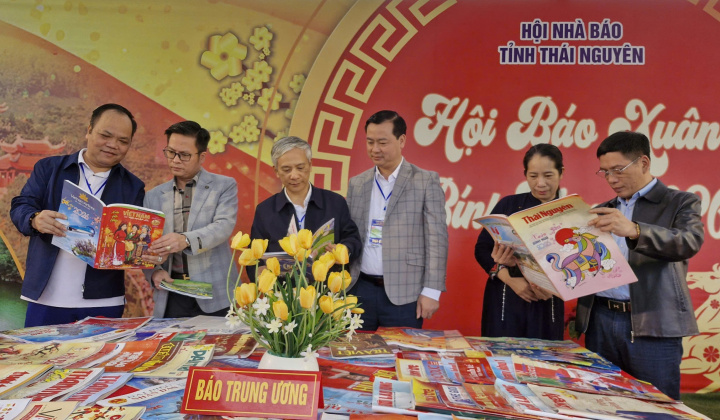 Thái Nguyên: Tưng bừng khai hội Lồng tồng Ba Bể và Hội Báo Xuân Bính Ngọ 2026