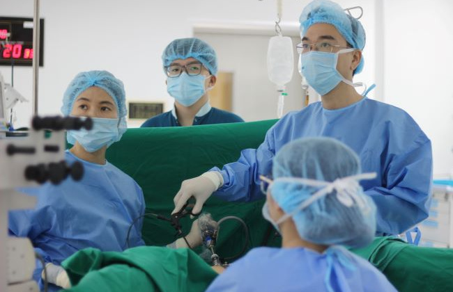 Nội soi khắc phục khuyết sẹo mổ lấy thai phức tạp tại Vinmec Phú Quốc