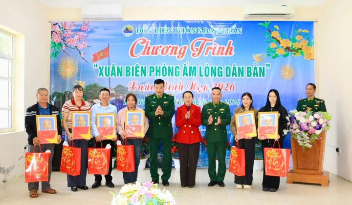 Xuân Biên phòng sưởi ấm lòng dân đảo tiền tiêu