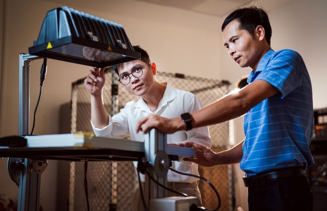 Startup từ phòng Lab VinUni phát triển “bộ não” điều phối mạng lưới sạc xe điện