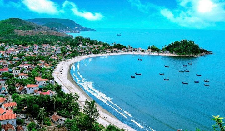 Hành trình về cội nguồn du lịch tâm linh và trải nghiệm hấp dẫn tại biển Quỳnh