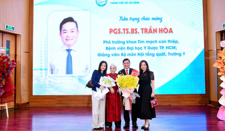 PGS.TS.BS. Trần Hòa: Tâm – tình tỏa sáng màu áo Blouse