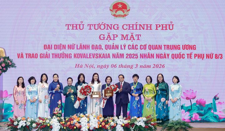 Phụ nữ Việt Nam: Tỏa sáng trí tuệ, kiến tạo giá trị trong thời đại mới