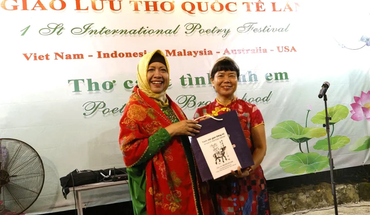 Nhà văn Sastri Bakry (Indonesia): Dù văn học không thể ngăn được chiến tranh, nhưng nó giúp chúng ta chọn đứng về phía sự thật”
