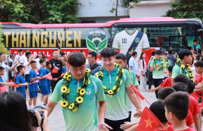 Trao đội bóng, tạo nền tảng phát triển bóng đá nam cho Thái Nguyên