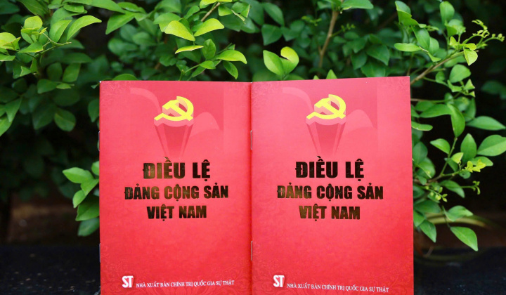 Hoàn thiện Điều lệ Đảng - Củng cố nền tảng chính trị, nâng cao năng lực lãnh đạo trong giai đoạn mới