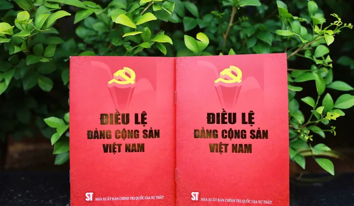 Hoàn thiện Điều lệ Đảng - Củng cố nền tảng chính trị, nâng cao năng lực lãnh đạo trong giai đoạn mới