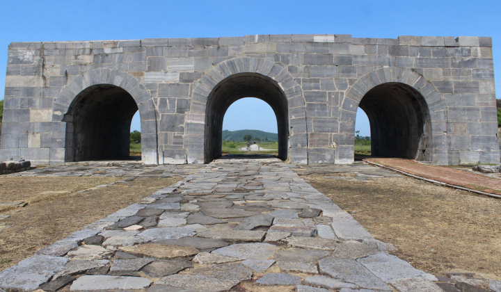 Thành Nhà Hồ - Điểm hẹn của du lịch văn hoá tâm linh dọc sông Mã