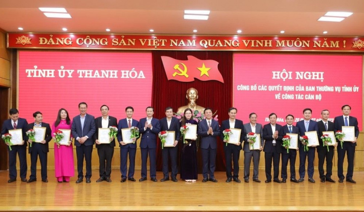 Thanh Hoá: Công bố và trao quyết định của Ban Thường vụ Tỉnh ủy về công tác cán bộ