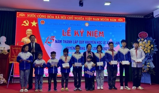 Thanh Hoá: Quỹ Khuyến học Lê Xuân Lan kỷ niệm và trao tiền tài trợ cho các đơn vị