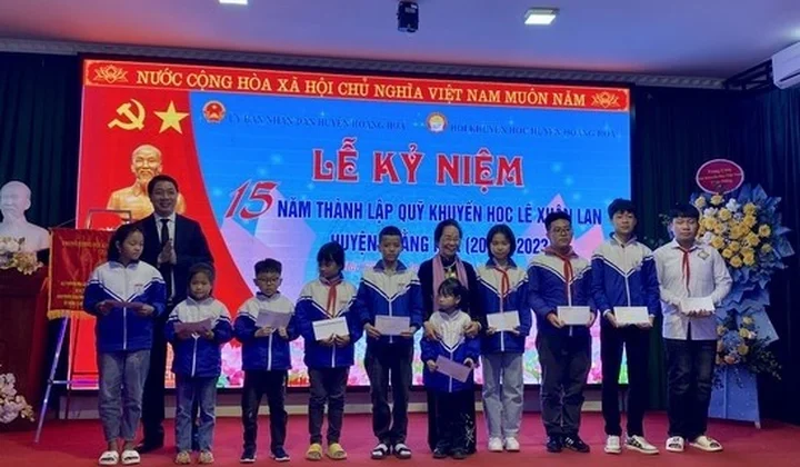 Thanh Hoá: Quỹ Khuyến học Lê Xuân Lan kỷ niệm và trao tiền tài trợ cho các đơn vị
