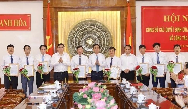 Thanh Hóa: Công bố và trao quyết định về công tác cán bộ