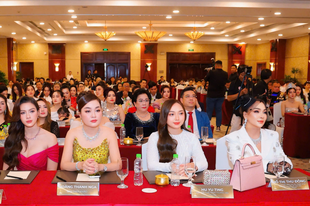 cuoc-thi-hoa-hau-calgary-doanh-nhan-viet-nam-toan-cau-2024--dam-nghi--dam-lam--vuot-qua-gioi-han_672e15a80487e.png