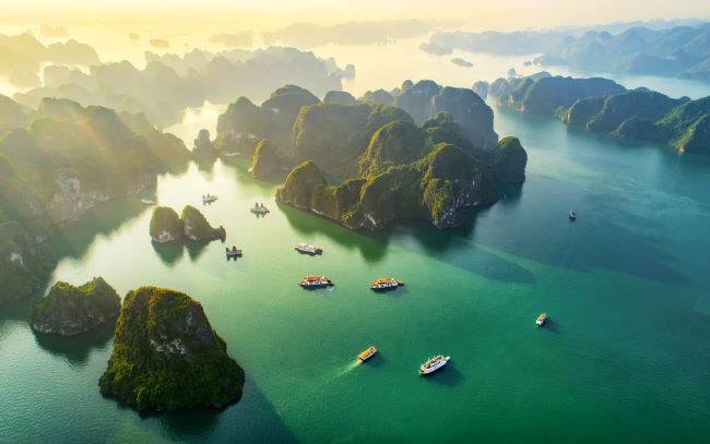 Vẻ đẹp của Vịnh Hạ Long sẽ khiến du khách “vui quên lối về”