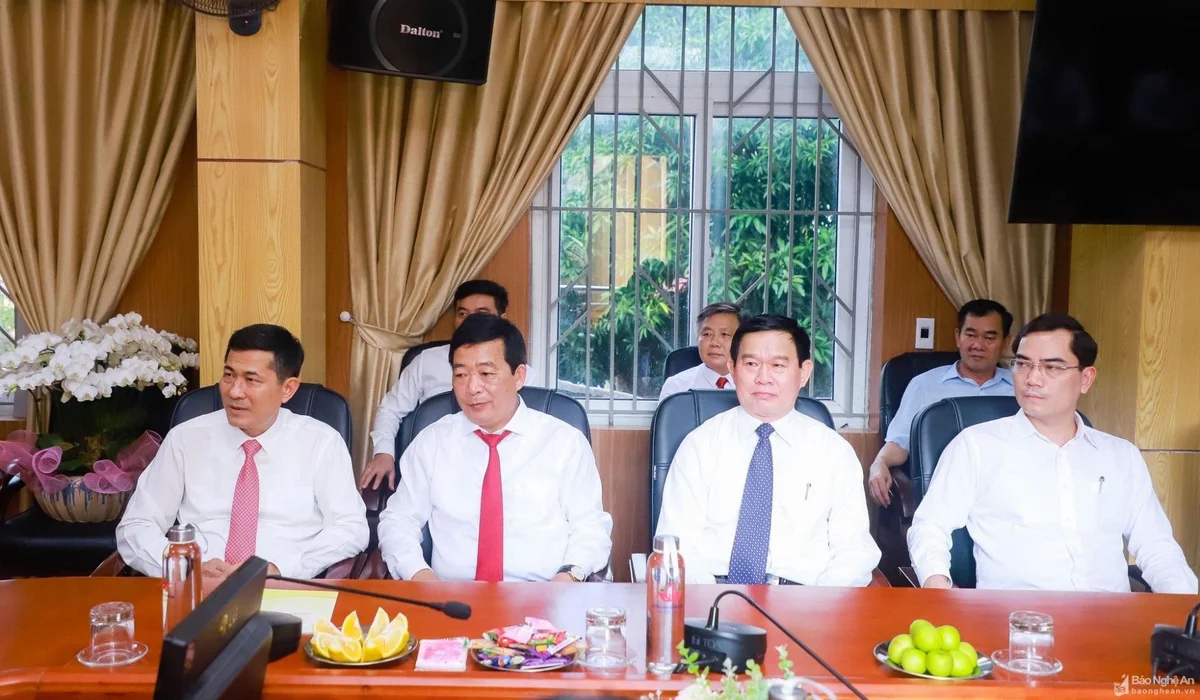 Bí thư Tỉnh ủy Nghệ An Thái Thanh Quý chúc mừng Ngày Nhà giáo Việt Nam