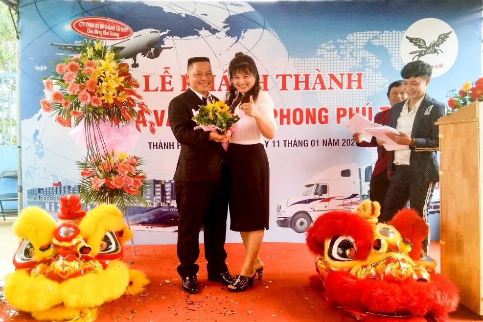 Ông Nguyễn Minh Luân và vợ người góp phần lớn trong thành công của chính ông và Phong Phú Vina