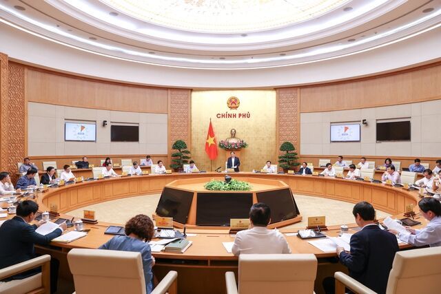 Thủ tướng nêu hàng loạt nhiệm vụ, giải pháp quan trọng để hoàn thành tốt mục tiêu của năm 2022 - Ảnh 2. Thủ tướng nêu hàng loạt nhiệm vụ, giải pháp quan trọng để hoàn thành tốt mục tiêu của năm 2022 - Ảnh 2.