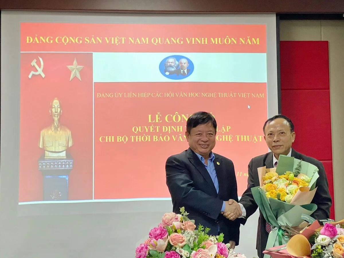 Lễ công bố Quyết định thành lập Chi bộ Thời báo Văn học nghệ thuật - 9