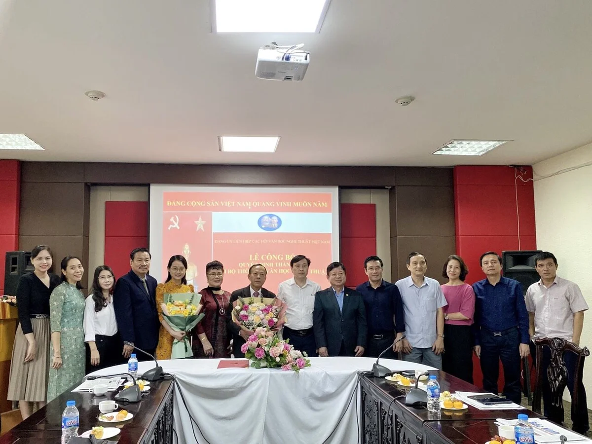 Lễ công bố Quyết định thành lập Chi bộ Thời báo Văn học nghệ thuật - 10