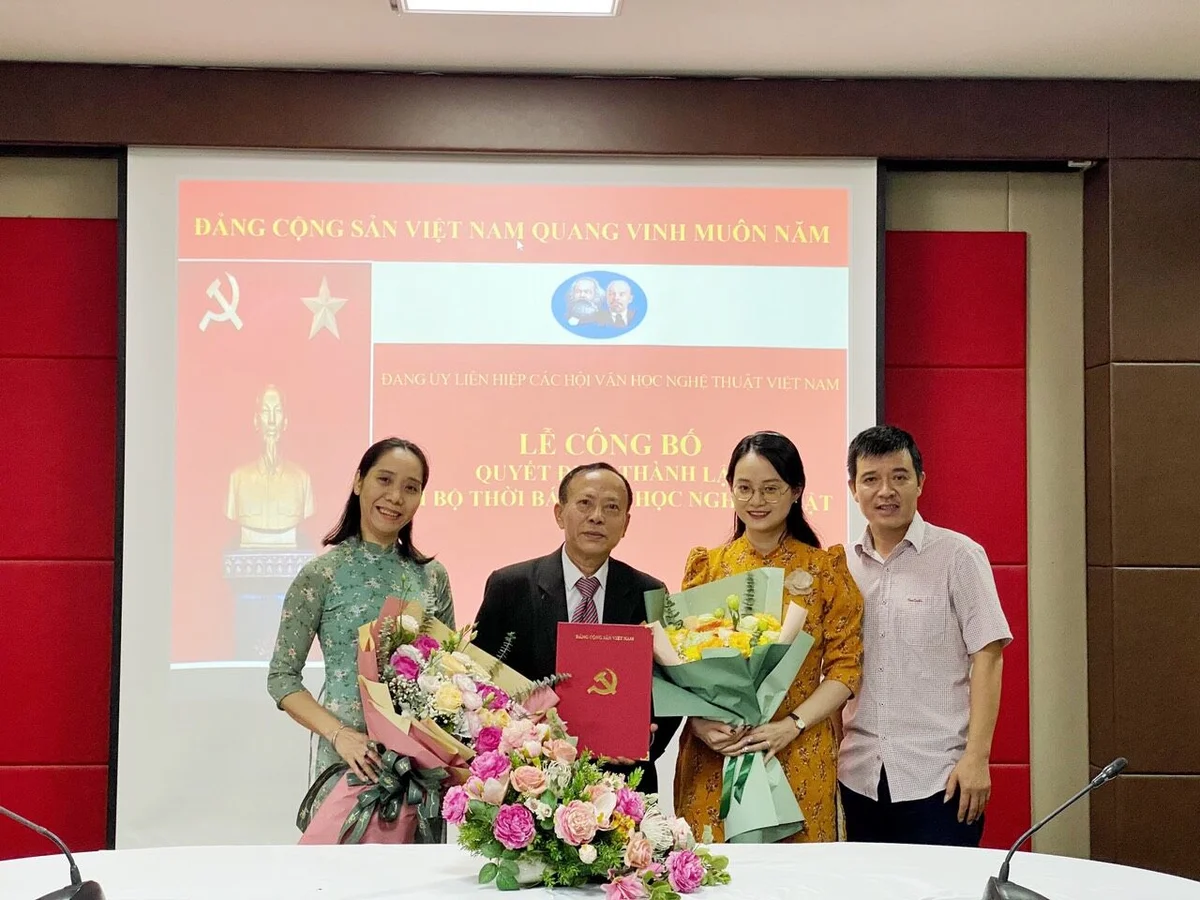 Lễ công bố Quyết định thành lập Chi bộ Thời báo Văn học nghệ thuật - 7