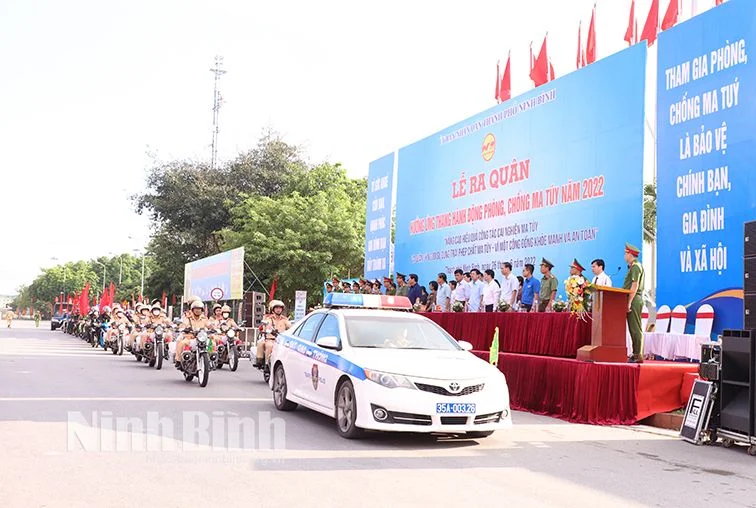 Các đơn vị ra quân hưởng ứng tháng hành động phòng chống ma túy.