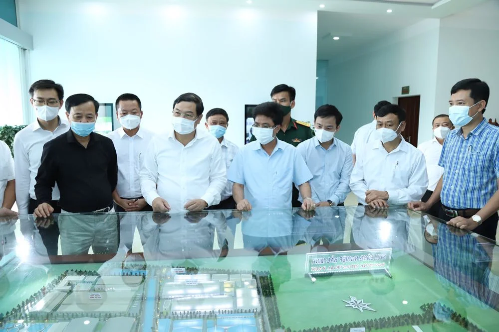 dong-chi-pham-gia-tuc---uy-vien-tu-dang-bi-thu-tinh-uy-nam-dinh-cung-doan-cong-tac-cua-tinh-tham-va-lam-viec-voi-kcn-bao-minh
