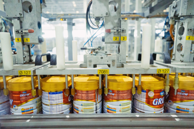 Các sản phẩm sữa bột của Vinamilk được sản xuất trong dây chuyền khép kín, đảm bảo các tiêu chuẩn quốc tế khắt khe.