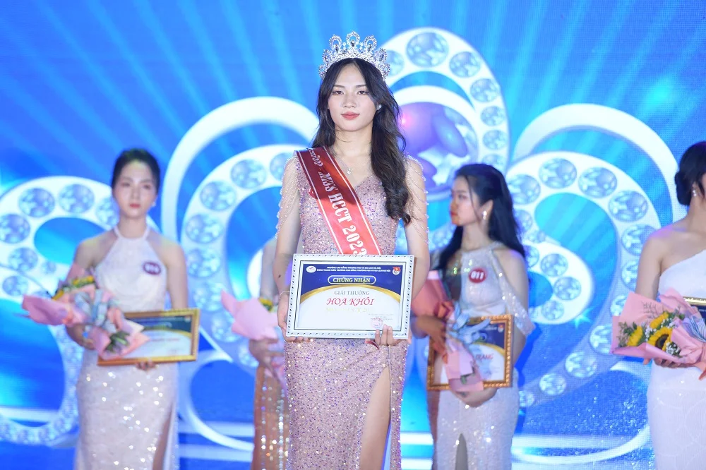 Tân Hoa khôi Nông Thị Thuý Đào đến từ Khoa Khách sạn du lịch.