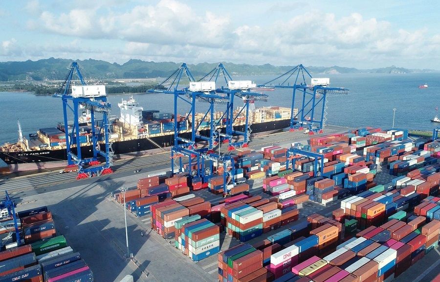 Lượng tàu qua cảng biển giảm 8% so với cùng kỳ
