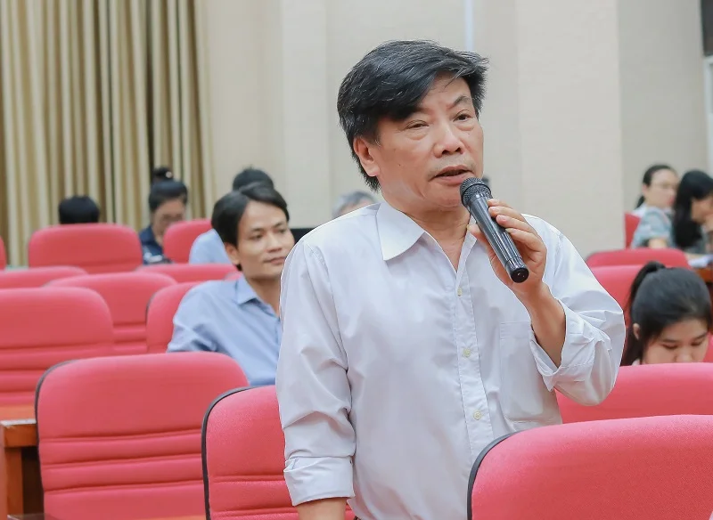 ThS. Lê Văn Khải, Trưởng phòng, Viện Nghiên cứu Khoa học hành chính phát biểu tại Tọa đàm