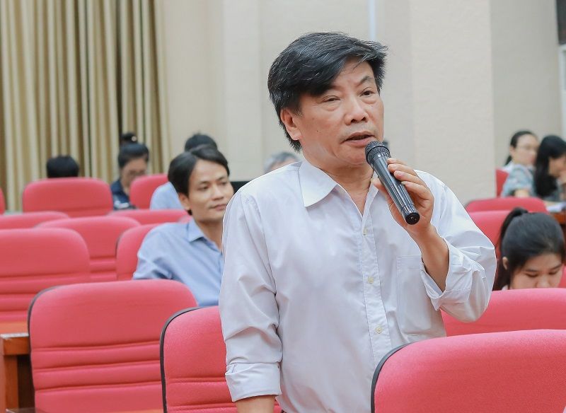 ThS. Lê Văn Khải, Trưởng phòng, Viện Nghiên cứu Khoa học hành chính phát biểu tại Tọa đàm
