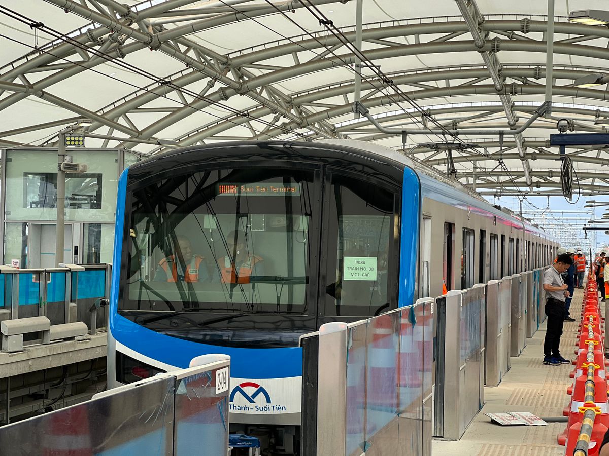 Đoàn tàu Metro trên tuyến Metro số 1