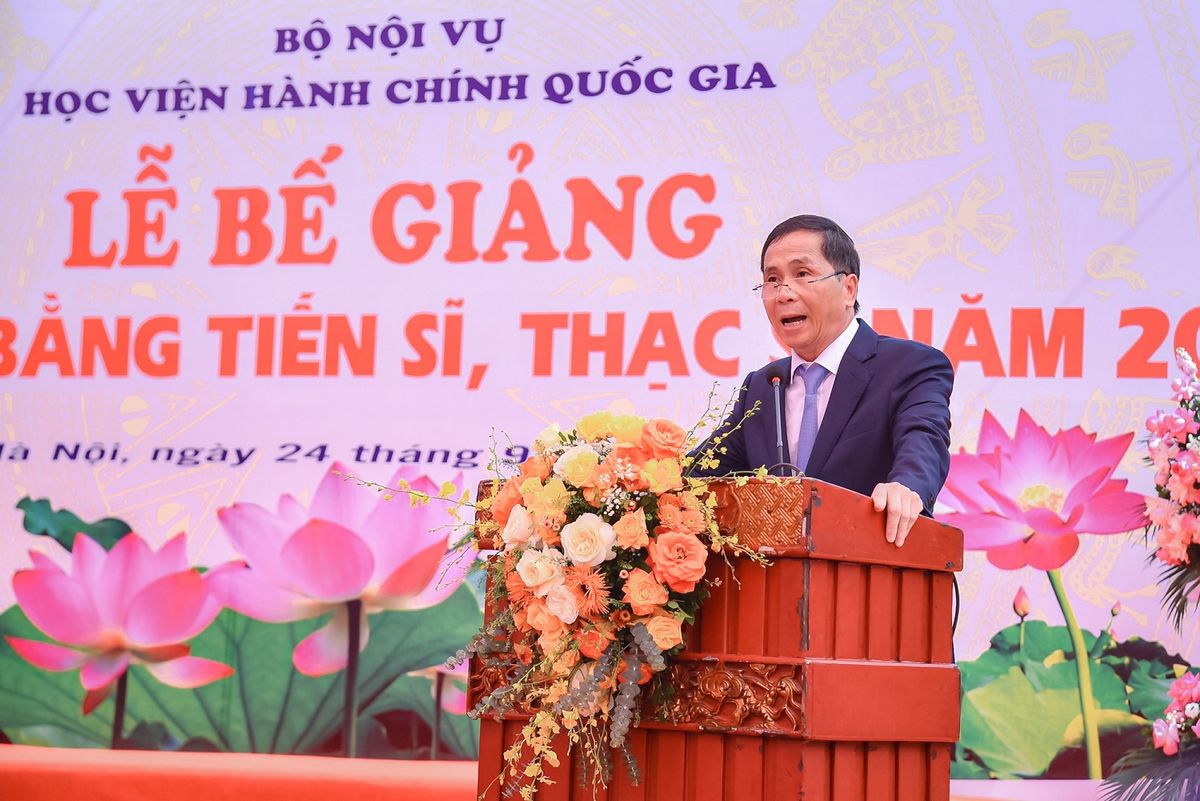 NGƯT.PGS.TS. Triệu Văn Cường, Thứ trưởng Bộ Nội vụ đại diện Bộ Nội vụ gửi lời chúc mừng Học viện và các tân Tiến sĩ, Thạc sĩ.