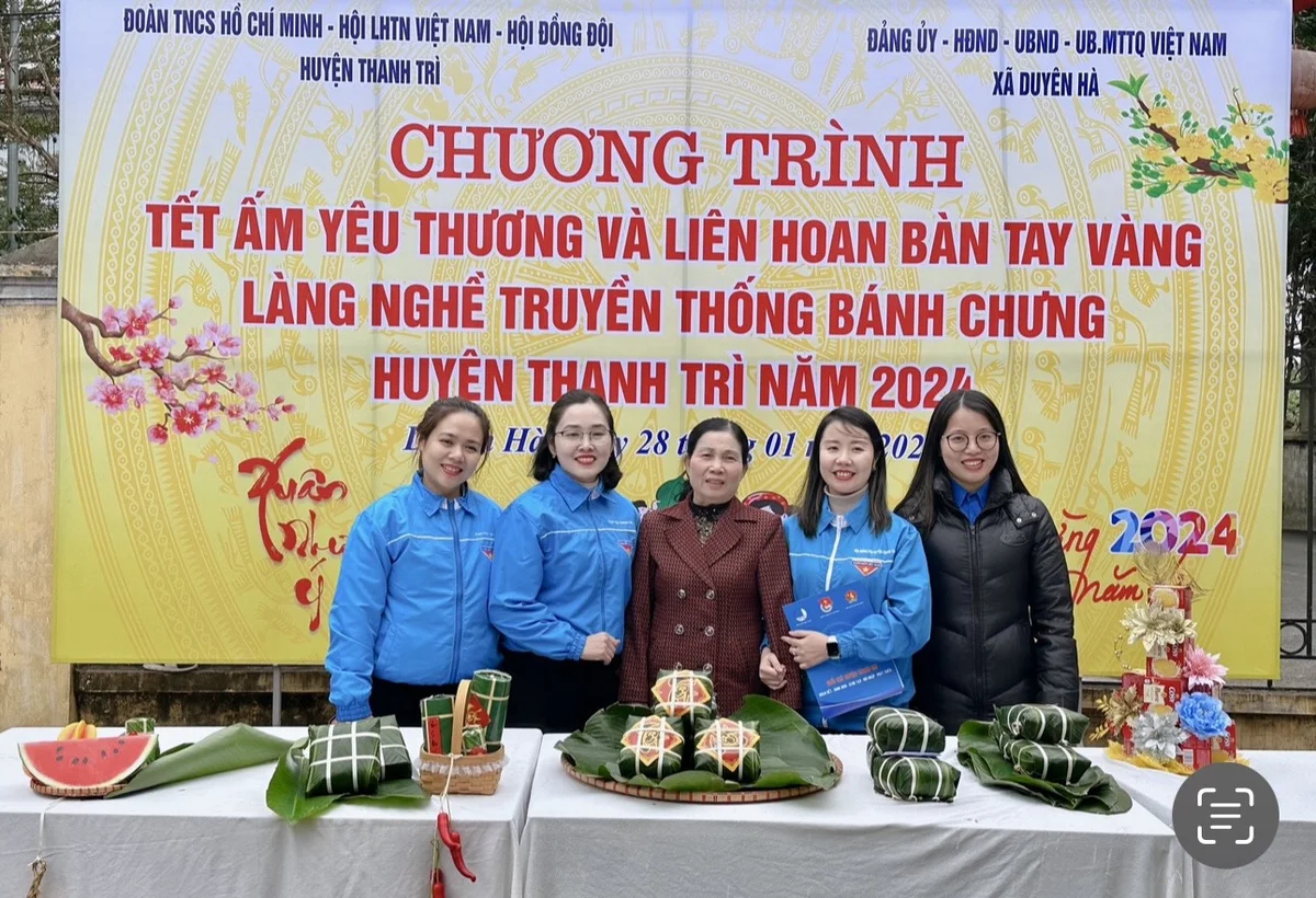 Hội thi "gói bánh chưng xanh" nằm trong chuỗi hoạt động của chương trình. 