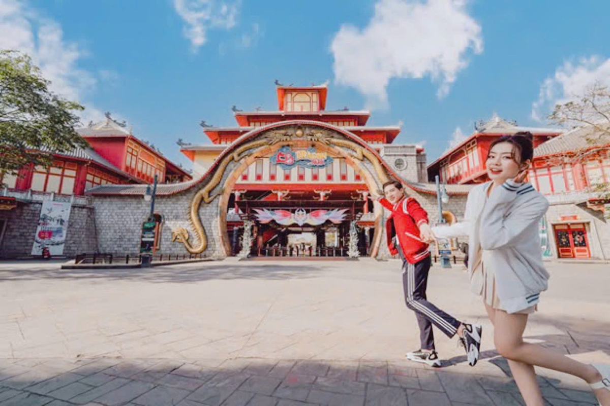 Công viên Rồng thuộc Khu du lịch Sun World Hạ Long với hệ thống 21 trò chơi quy mô và hiện đại, tận hưởng những cảm xúc cuốn hút trọn vẹn từng giây.