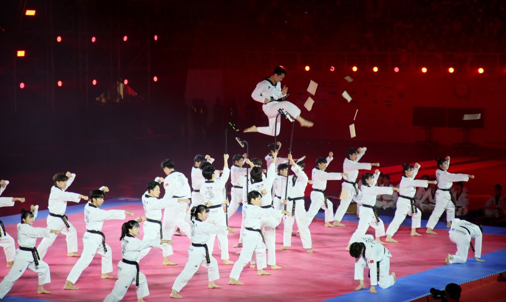 https://media.baoquangninh.vn/upload/image/202412/medium/2289236_khai_mac_2_22223206.jpg